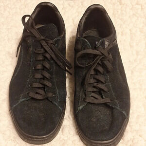 Mens Puma solid black suede sneakers size 10.5